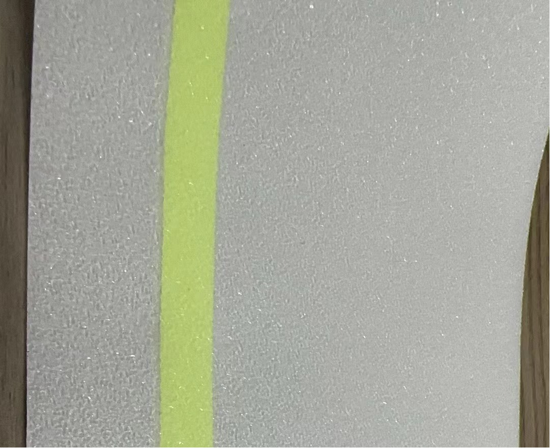Ruban fluorescent antidérapant