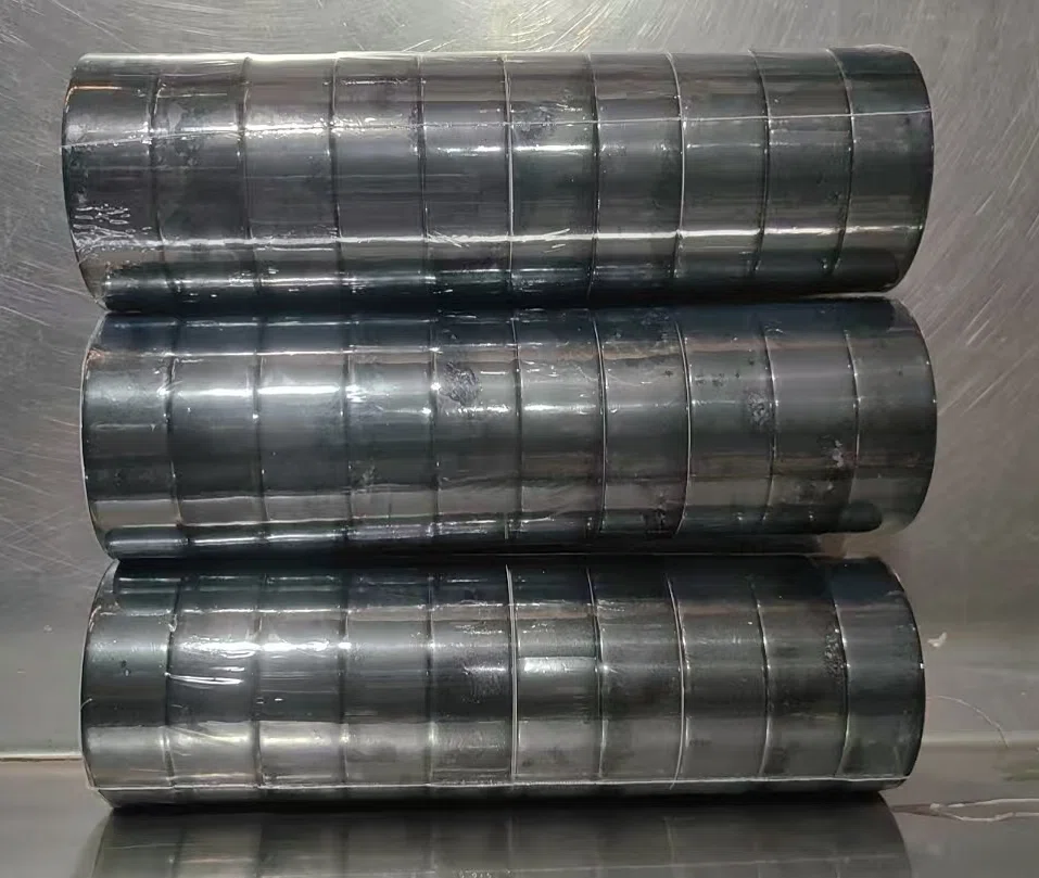 Comment retirer facilement le ruban adhésif double face ?